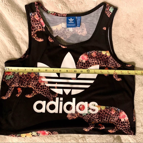 🔥🔥SUPER SALE🔥🔥PRICE FIRM✅ 👑Adidas Animal Print Oncanda Crop Top - Picture 6 of 10